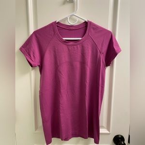 Lululemon activewear Top. It’s too big for me and I already took the tags off